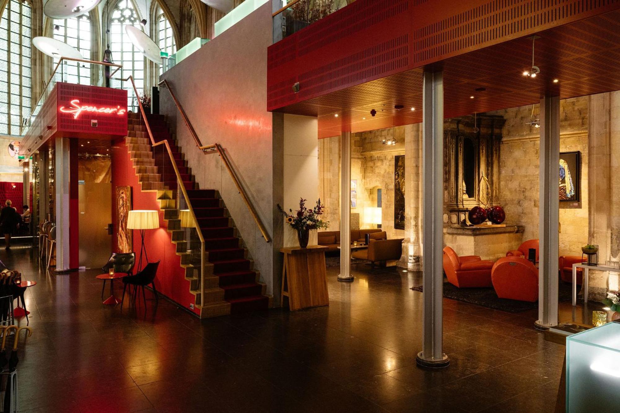 Kruisherenhotel Maastricht - Oostwegel Collection, Member Of Design Hotels Εξωτερικό φωτογραφία The interior of the hotel