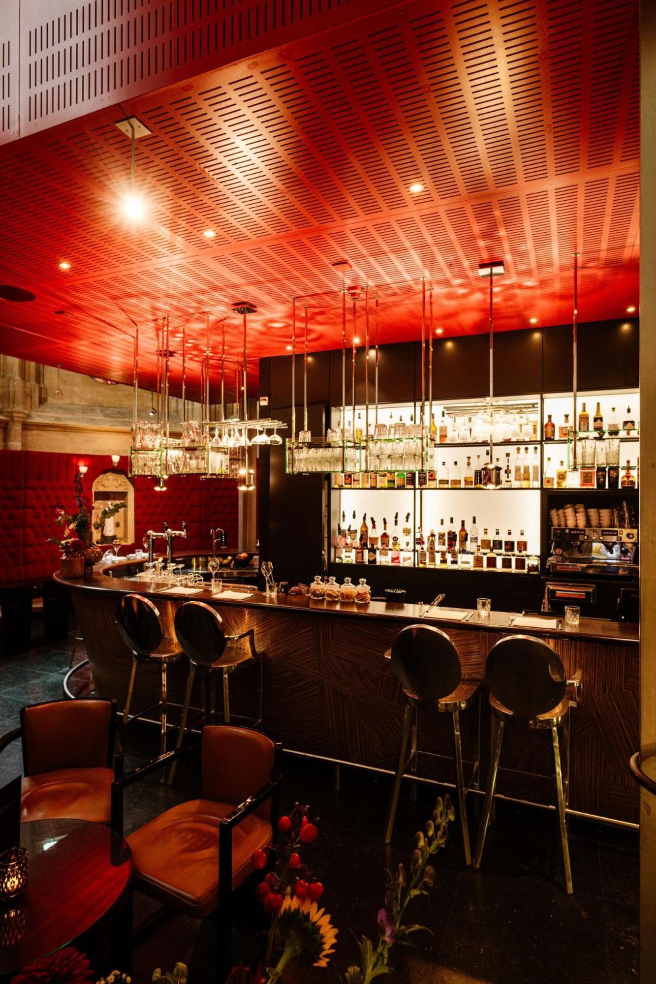 Kruisherenhotel Maastricht - Oostwegel Collection, Member Of Design Hotels Εξωτερικό φωτογραφία The bar at the restaurant