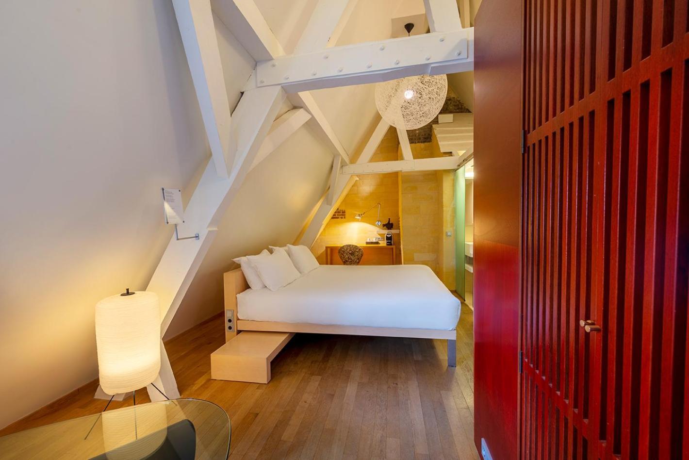 Kruisherenhotel Maastricht - Oostwegel Collection, Member Of Design Hotels Εξωτερικό φωτογραφία A room at the hotel