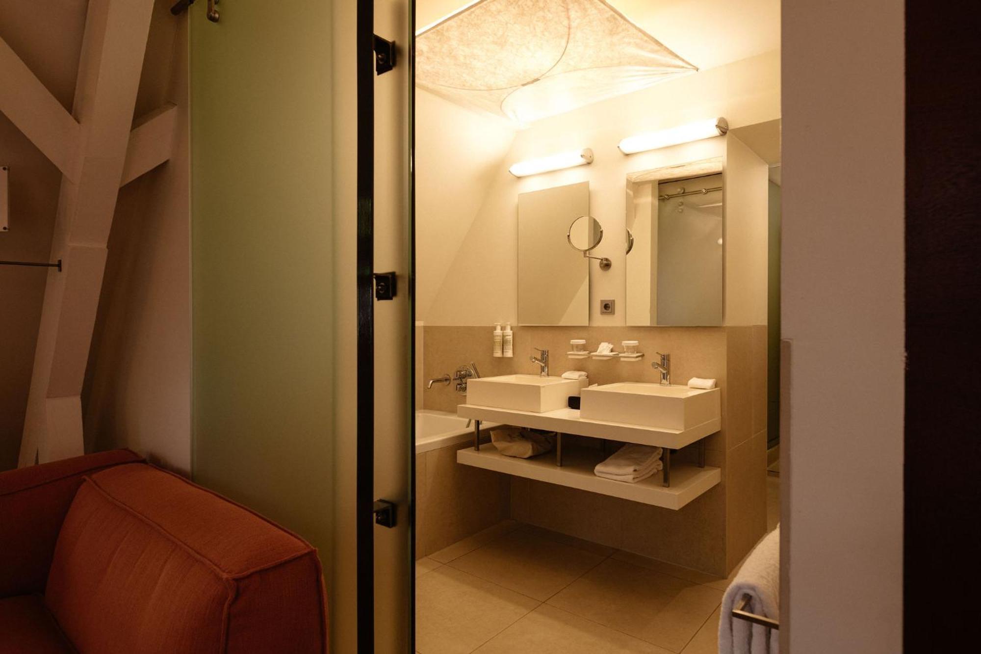 Kruisherenhotel Maastricht - Oostwegel Collection, Member Of Design Hotels Δωμάτιο φωτογραφία Bathroom