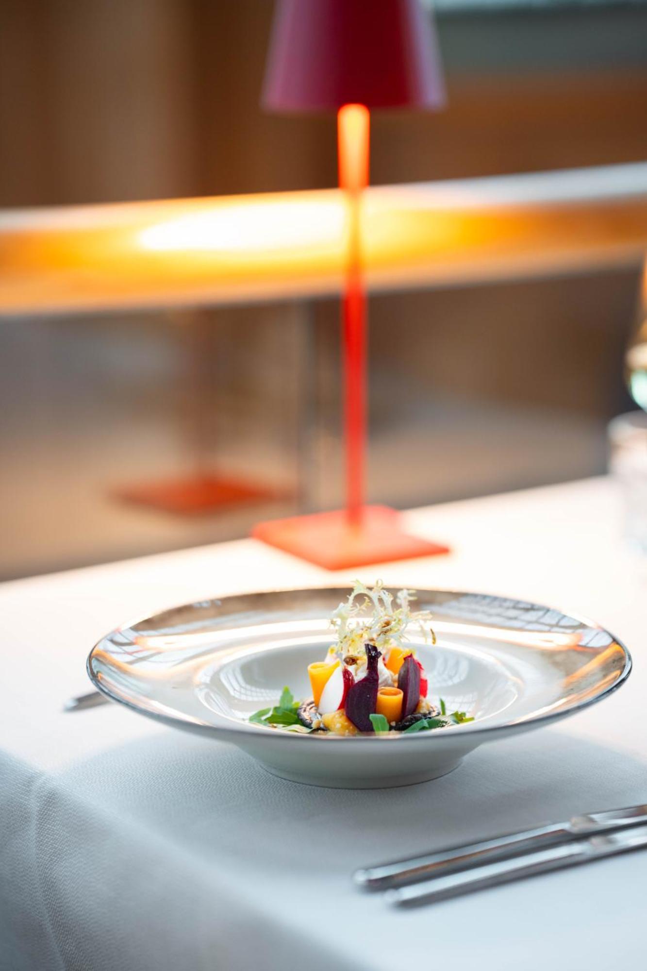 Kruisherenhotel Maastricht - Oostwegel Collection, Member Of Design Hotels Εξωτερικό φωτογραφία A dish at the restaurant