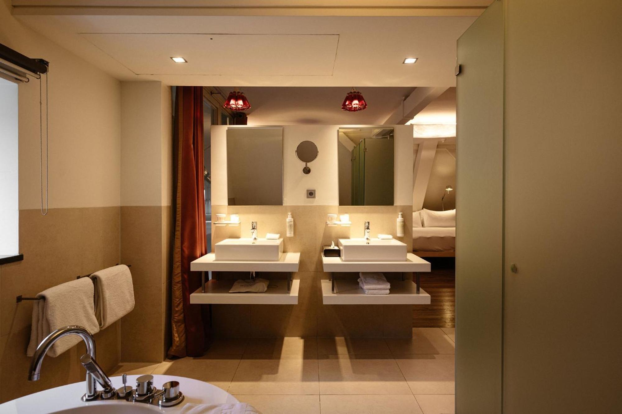 Kruisherenhotel Maastricht - Oostwegel Collection, Member Of Design Hotels Εξωτερικό φωτογραφία Bathroom