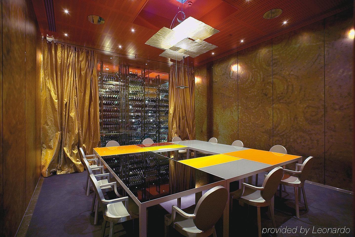 Kruisherenhotel Maastricht - Oostwegel Collection, Member Of Design Hotels Εξωτερικό φωτογραφία Wine room