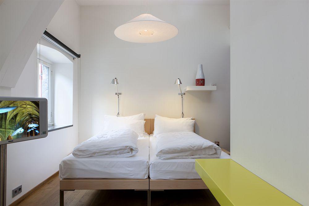 Kruisherenhotel Maastricht - Oostwegel Collection, Member Of Design Hotels Εξωτερικό φωτογραφία A room at the hotel