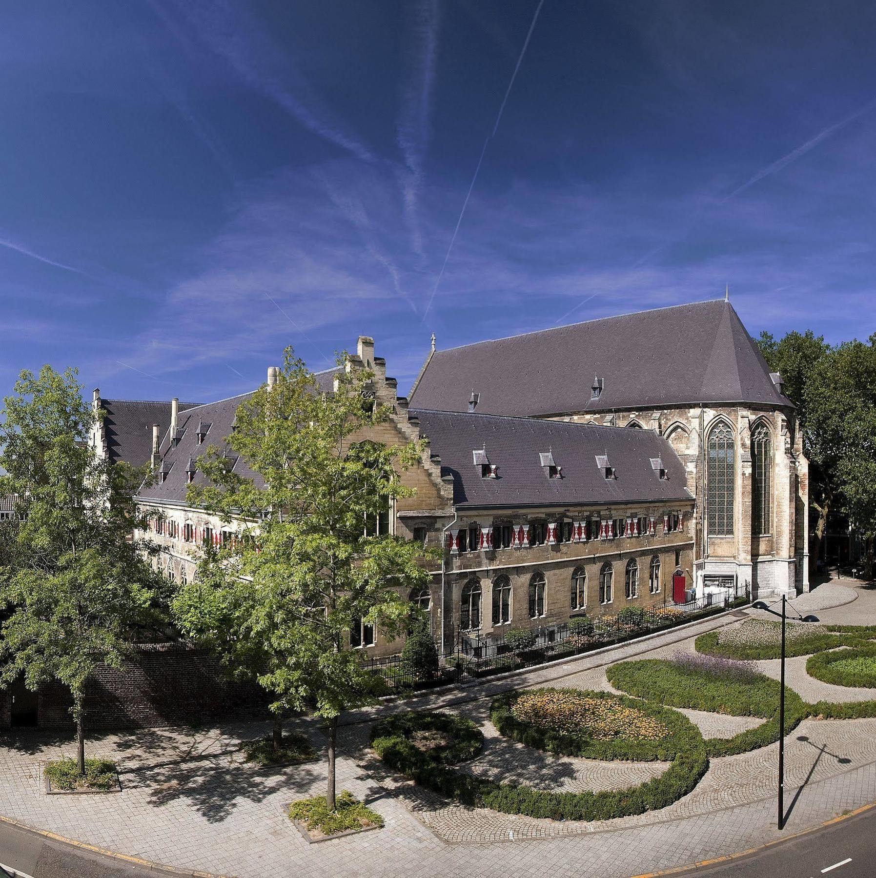 Kruisherenhotel Maastricht - Oostwegel Collection, Member Of Design Hotels Εξωτερικό φωτογραφία The former abbey of Saint-Pierre