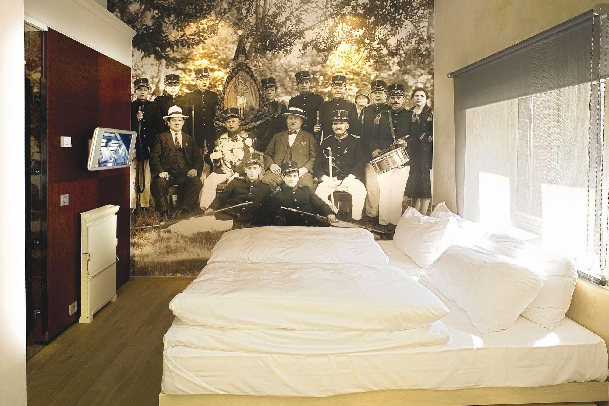 Kruisherenhotel Maastricht - Oostwegel Collection, Member Of Design Hotels Εξωτερικό φωτογραφία A room at the hotel