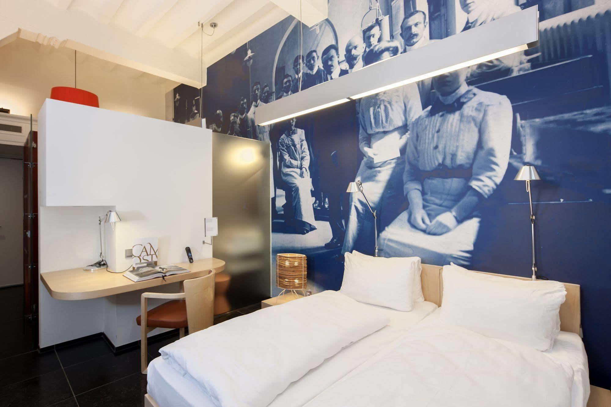 Kruisherenhotel Maastricht - Oostwegel Collection, Member Of Design Hotels Εξωτερικό φωτογραφία A typical room at the hotel