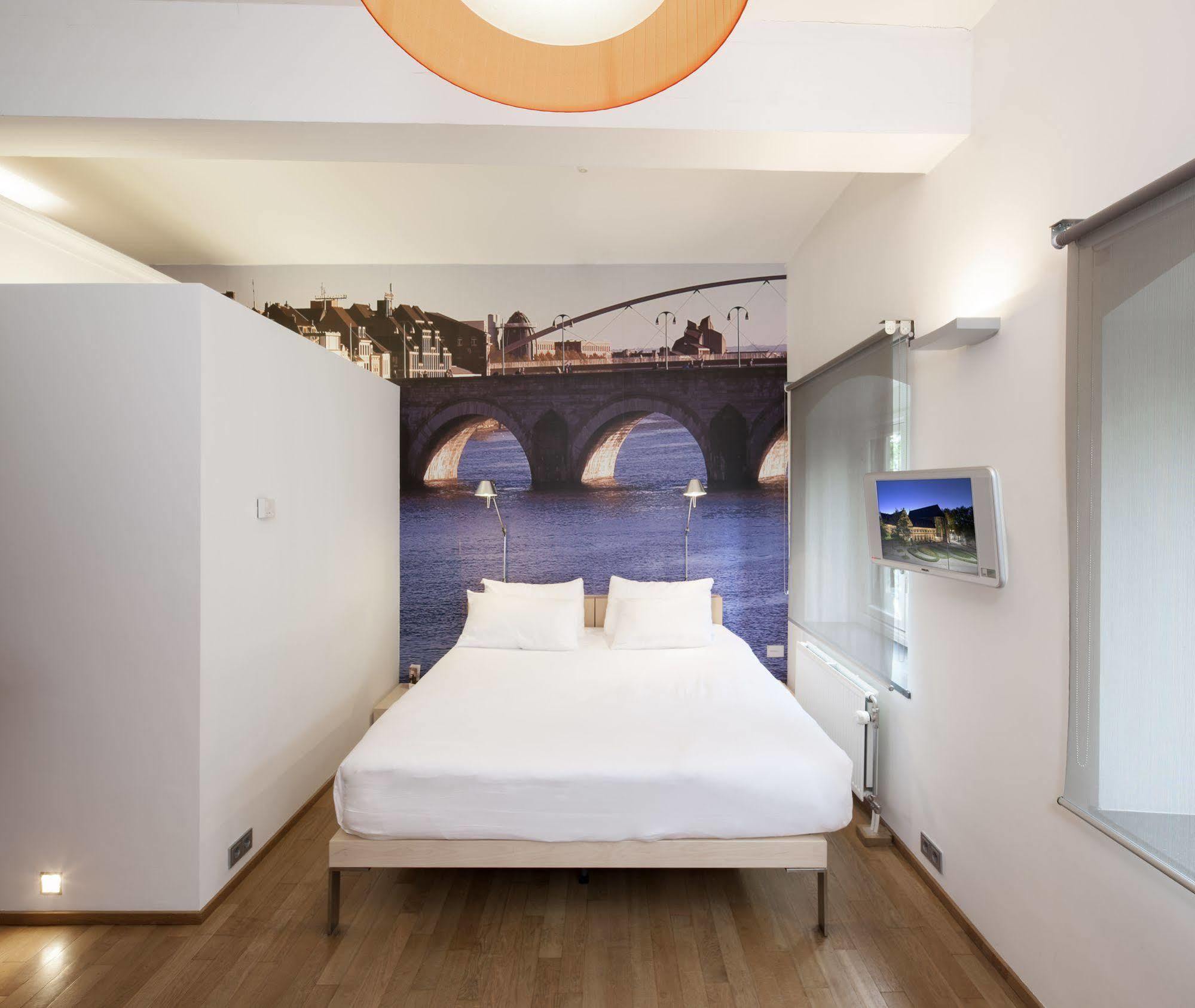 Kruisherenhotel Maastricht - Oostwegel Collection, Member Of Design Hotels Εξωτερικό φωτογραφία A room at the hotel