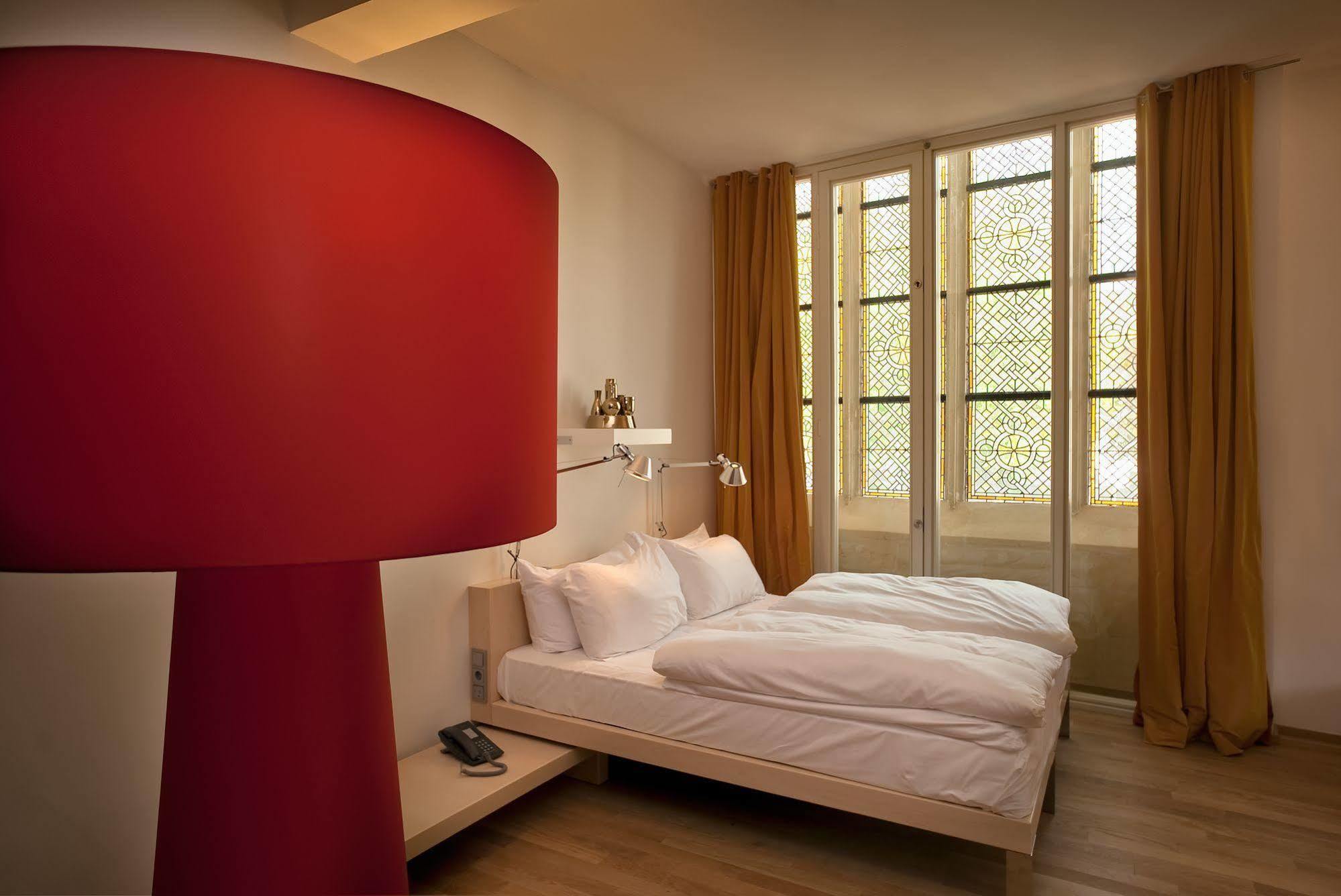 Kruisherenhotel Maastricht - Oostwegel Collection, Member Of Design Hotels Εξωτερικό φωτογραφία A room at the Hotel de Ligne