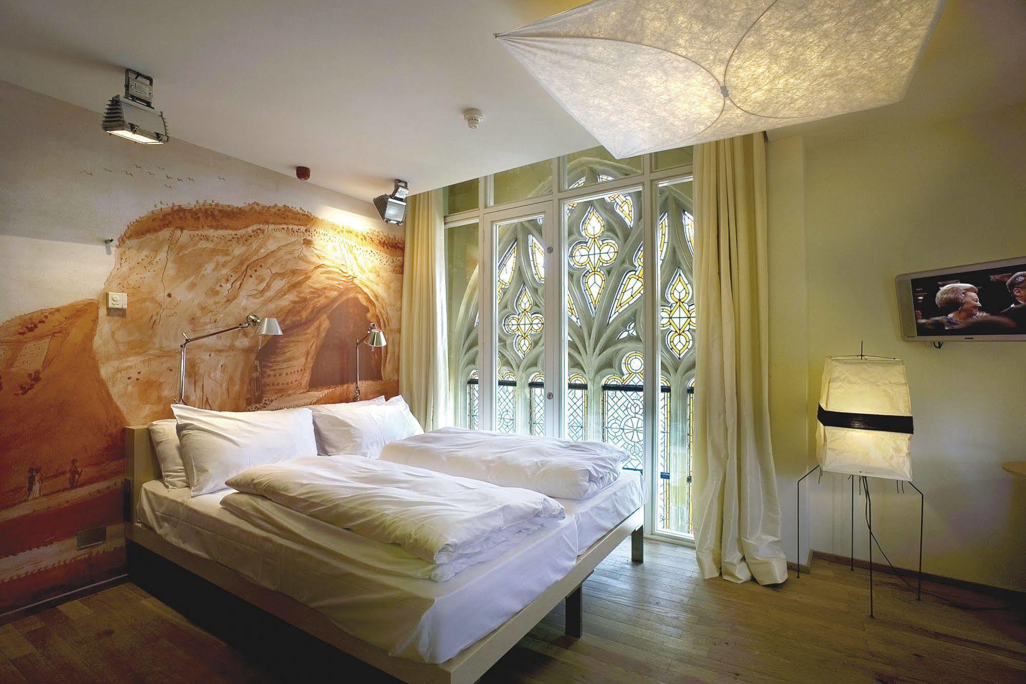 Kruisherenhotel Maastricht - Oostwegel Collection, Member Of Design Hotels Εξωτερικό φωτογραφία A room at the Hotel