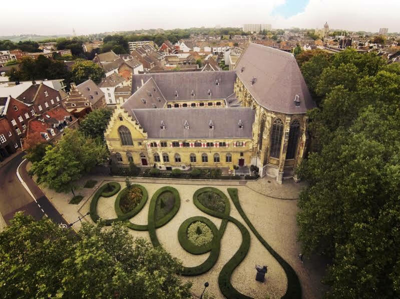 Kruisherenhotel Maastricht - Oostwegel Collection, Member Of Design Hotels Εξωτερικό φωτογραφία The former abbey church of St. Maria